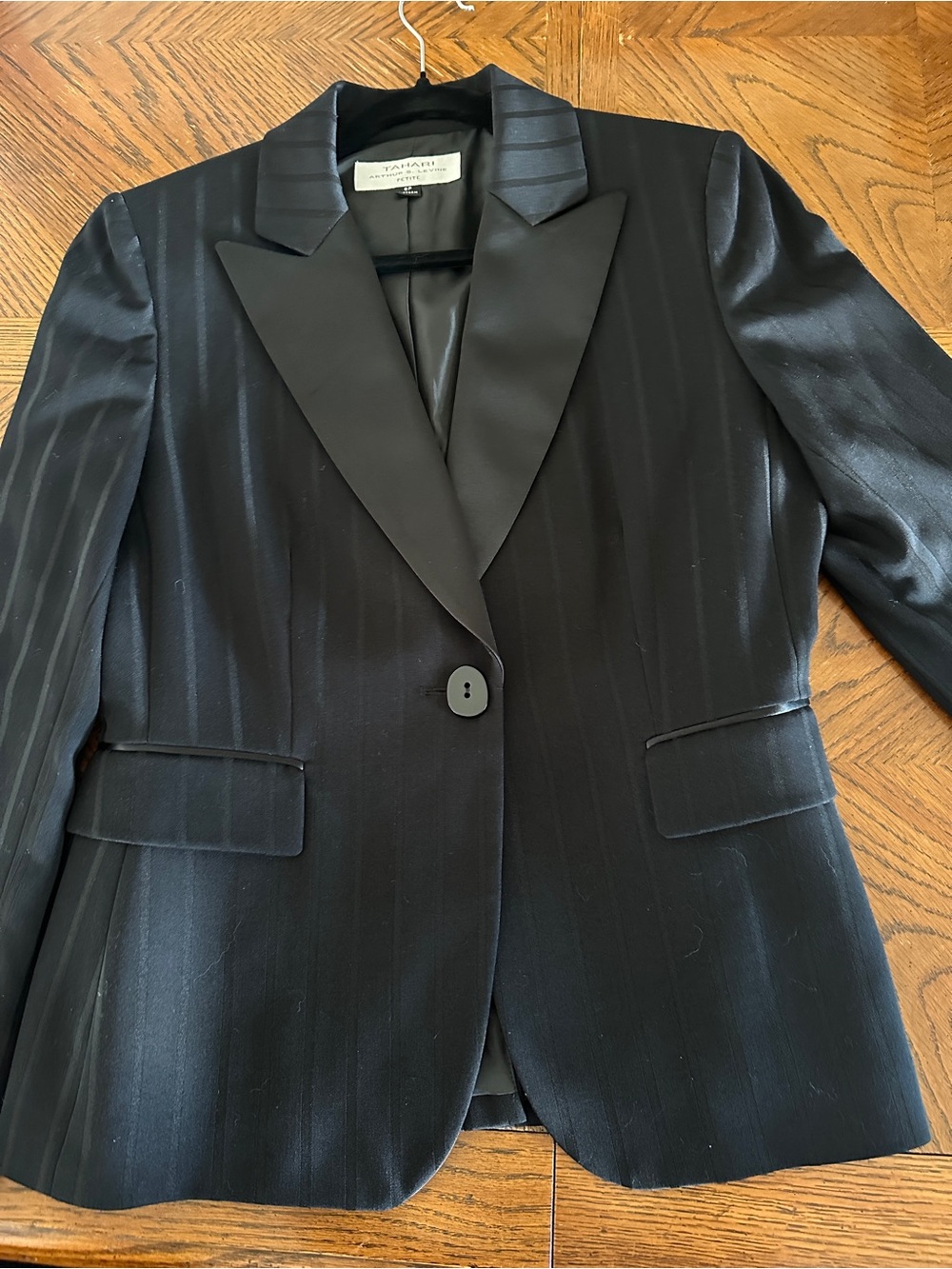 Tahari ASL Black Pinstriped Satin-Lapel Women's Blazer Size 8P